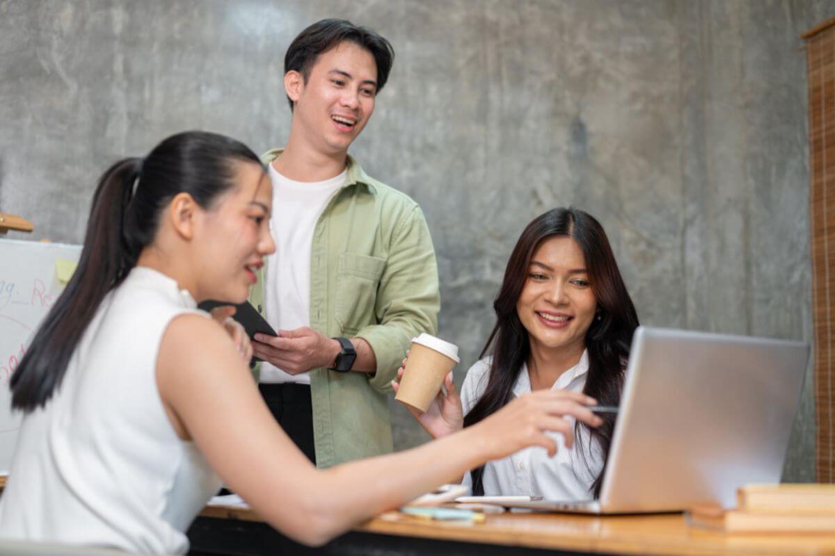 Benefits of micro-credentials for career advancement, skill validation, and professional growth